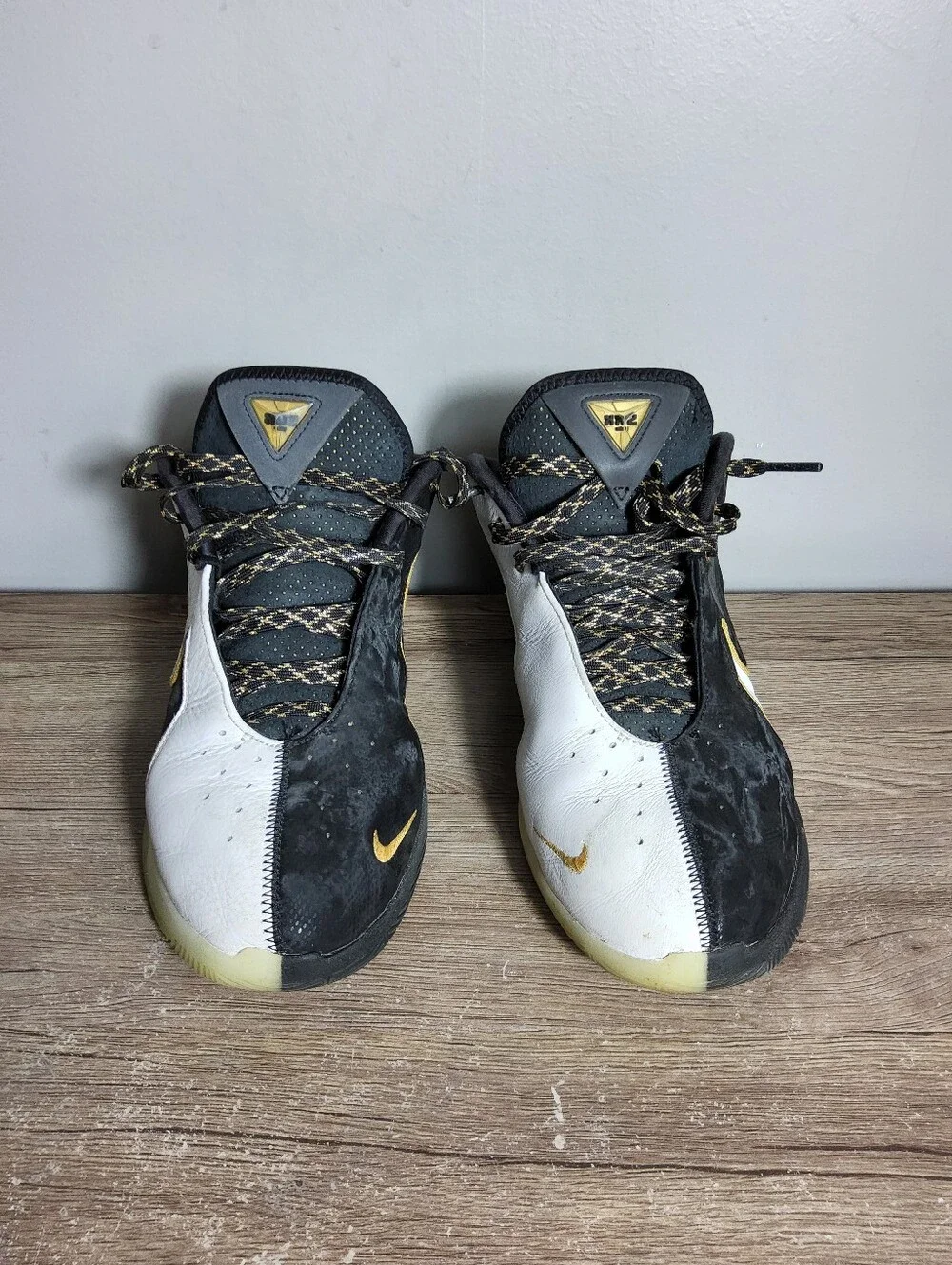 Size 9.5 Nike LeBron XXII ‘Mogul’ White Black Gold